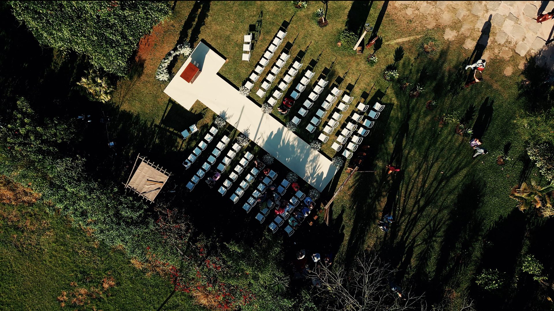 Filmagem de casamento com drone: vale a pena? Regras, cuidados e o que perguntar